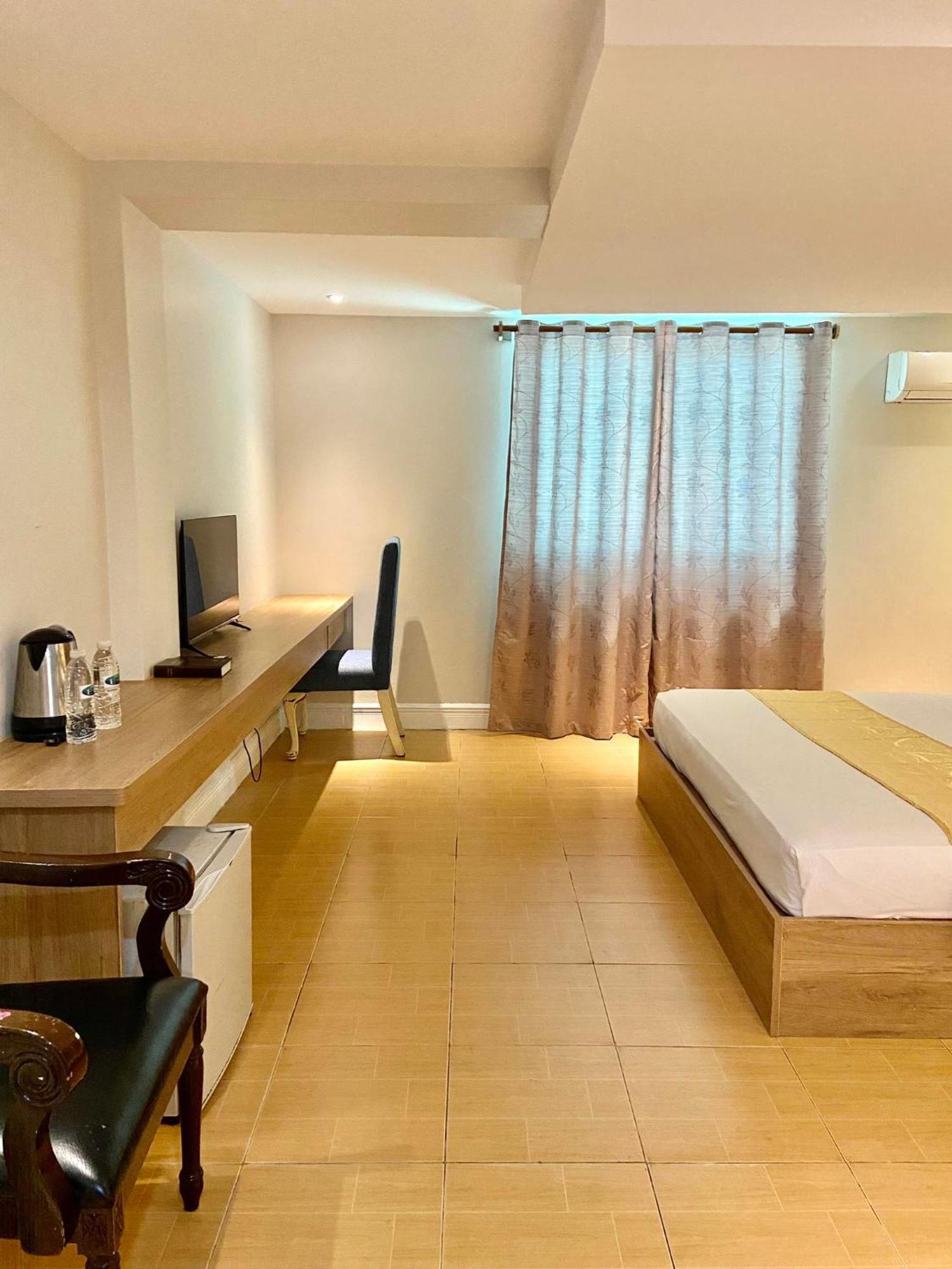 Hotel Euroasia By Bluebookers Angeles Dış mekan fotoğraf
